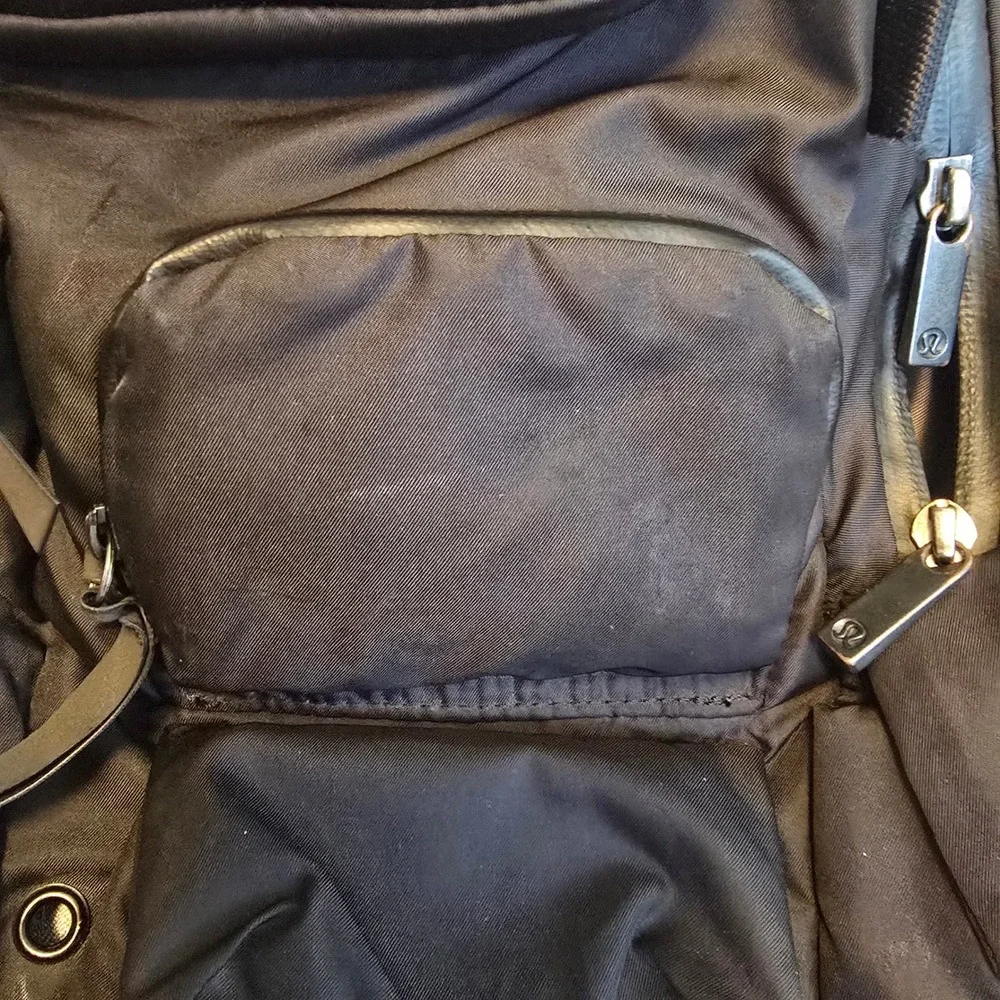 Rare Out Of Print Lululemon Cruiser Backpack Bag Black Pockets‎ Zip